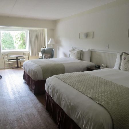 Shoreway Acres Inn Фолмут Экстерьер фото
