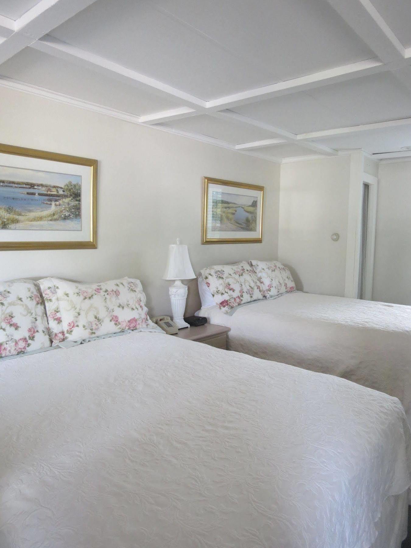 Shoreway Acres Inn Фолмут Экстерьер фото